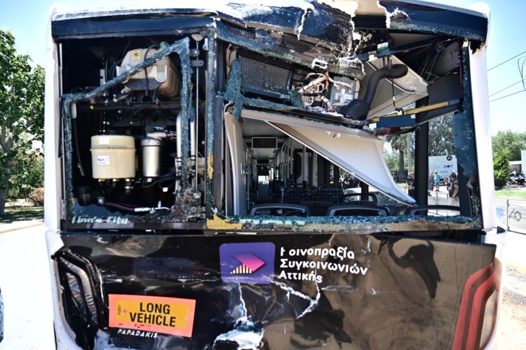 ΟΑΣΑ: Εσωτερική διερεύνηση για το τροχαίο των λεωφορείων στη Βούλα