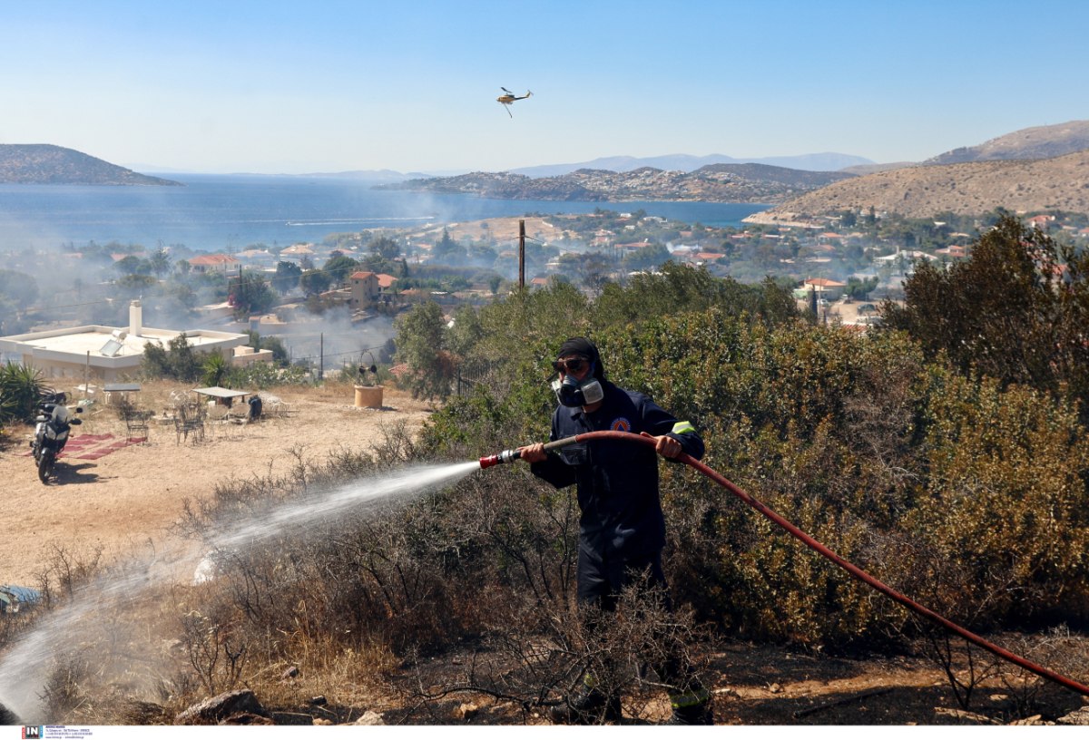 Φωτιά τώρα στην Ελευσίνα