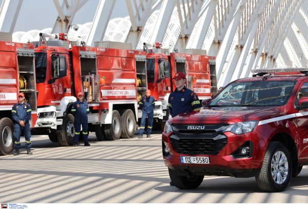 ΣΥΡΙΖΑ για «φιέστα Μητσοτάκη»: Ποιος θα οδηγεί τα νέα πυροσβεστικά οχήματα όταν τα οργανικά κενά πολλαπλασιάζονται;