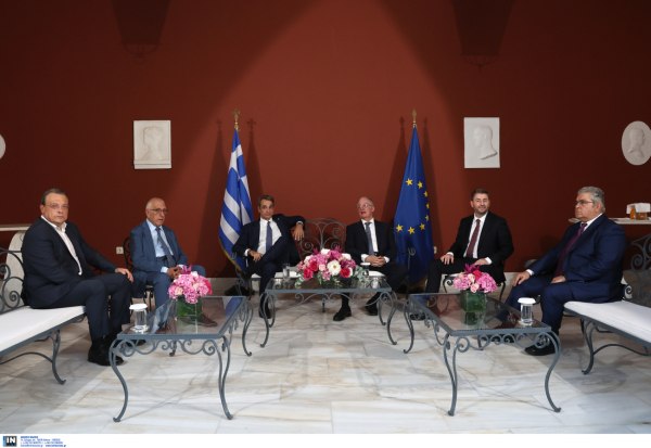 Η δεξίωση στο Προεδρικό Μέγαρο για την 51η επέτειο από την αποκατάσταση της Δημοκρατίας – Οι καλεσμένοι και οι ηχηρές απουσίες