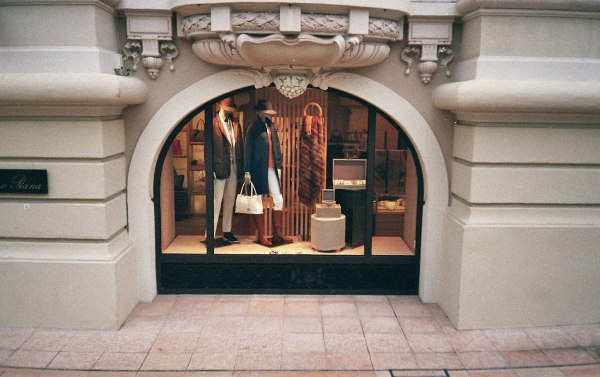 Το σκάνδαλο του κασμιριού – Το πολυτελές brand Loro Piana της LVMH κατηγορείται για εργασιακή κακοποίηση