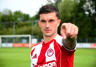 Ολυμπιακός: Οι πρώτες φωτογραφίες του Στρεφέτσα με τα ερυθρόλευκα