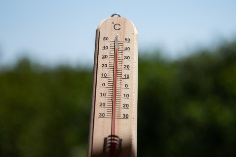 Καύσωνας: Έκτακτα μέτρα για την Κυριακή στον ιδιωτικό τομέα