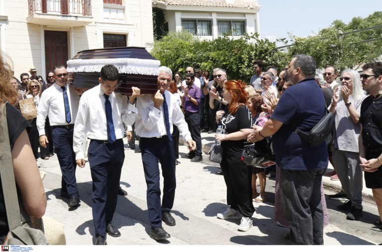 Γεράσιμος Μιχελής: Σε κλίμα συγκίνησης το τελευταίο αντίο στον αγαπημένο ηθοποιό