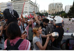 Η Αθήνα συμμετέχει στη πανευρωπαϊκή διαμαρτυρία για το λιμό στη Γάζα – Με άδειες κατσαρόλες στο Σύνταγμα