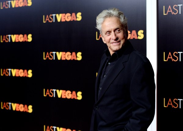 Μάικλ Ντάγκλας: «Σήμερα η πολιτική φαίνεται να αποσκοπεί στο κέρδος»