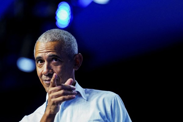 «Συνήθως δεν απαντάμε στις συνεχείς ανοησίες του Λευκού Οίκου» – Η «πληρωμένη» απάντηση Ομπάμα στον Τραμπ