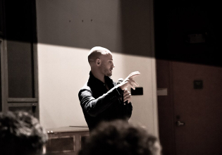 Ο Ισραηλινός φιλόσοφος Όμρι Μπόεμ υπό τις μελωδίες του Μπαχ ξεκαθαρίζει: «Είναι εθνοκάθαρση»