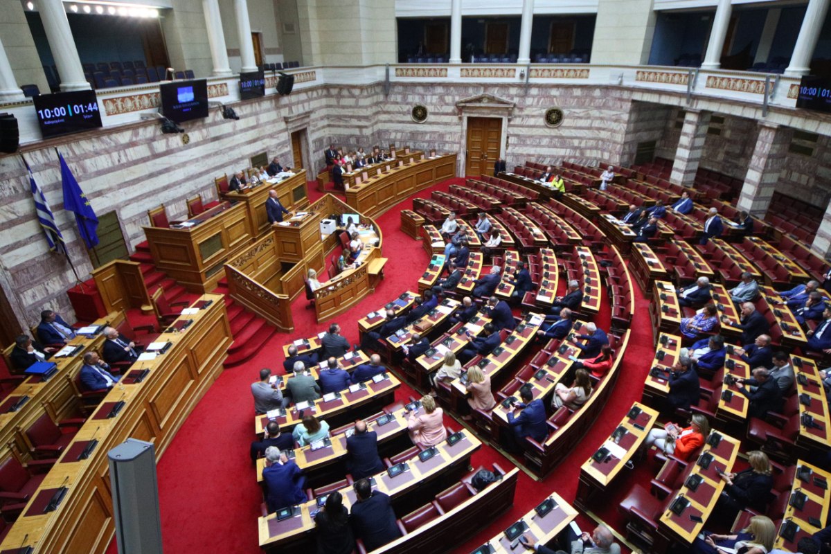 Συνεχίζεται η πολιτική σύγκρουση στη Βουλή για τον ΟΠΕΚΕΠΕ – Δείτε live τη συζήτηση για την Προανακριτική