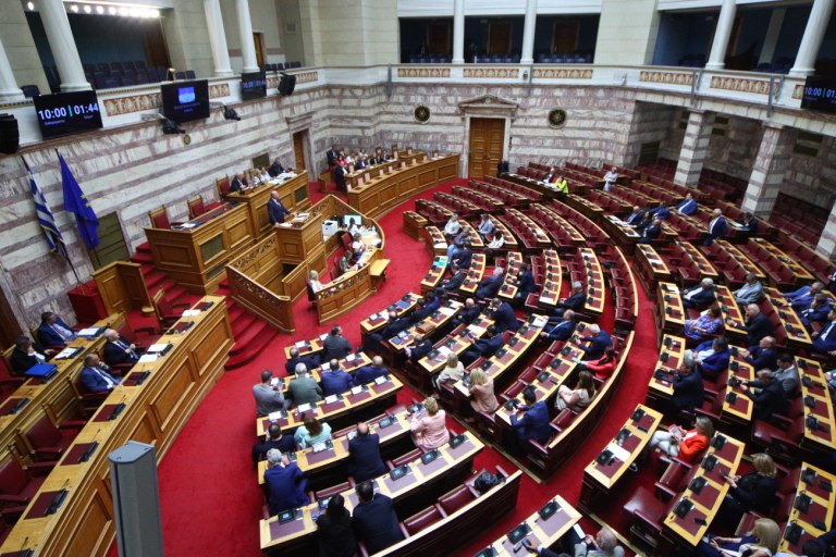 Συνεχίζεται η πολιτική σύγκρουση στη Βουλή για τον ΟΠΕΚΕΠΕ – Δείτε live τη συζήτηση για την Προανακριτική