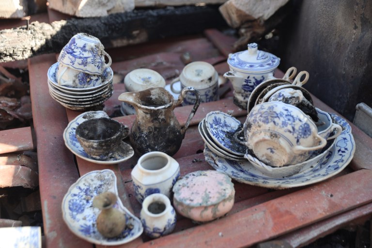 Μαύρο τοπίο στο Κρυονέρι: Αποκαρδιωτικές οι εικόνες από την επόμενη μέρα της φωτιάς