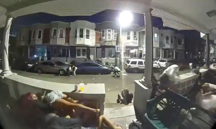 Φιλαδέλφεια: Άγριο πιστολίδι με 3 νεκρούς και 9 τραυματίες [βίντεο]