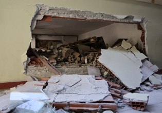 Έκρηξη στη Θεσσαλονίκη: Εικόνες ισοπέδωσης στην περιοχή – Έφοδος της ΕΛ.ΑΣ. στις φυλακές Διαβατών