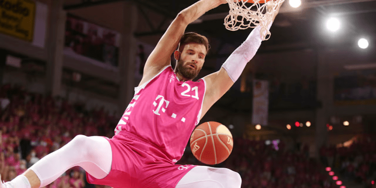 Μπάγερν Μονάχου: Ενίσχυση στους σέντερ με Κράτσερ