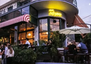 Πέντε μπαρ στο κέντρο της Αθήνας που θα ξεκαλοκαιριάσουμε