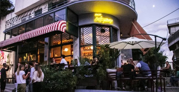 Πέντε μπαρ στο κέντρο της Αθήνας που θα ξεκαλοκαιριάσουμε
