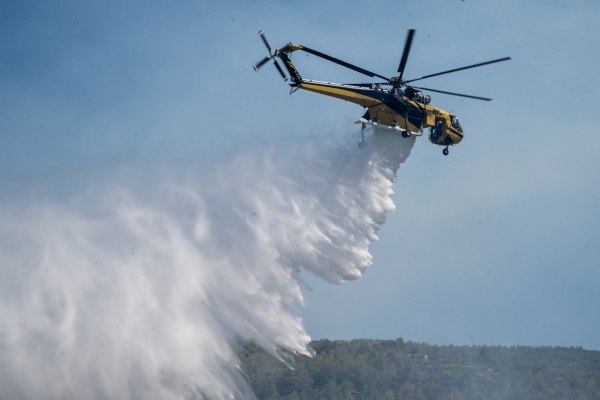 Ενισχύονται οι δυνάμεις στα Κύθηρα με πυροσβεστικές δυνάμεις από το Γύθειο