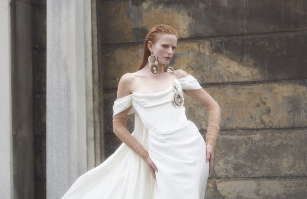 Γιατί τα νυφικά-κορσέδες είναι τόσο δημοφιλή αυτή τη στιγμή;