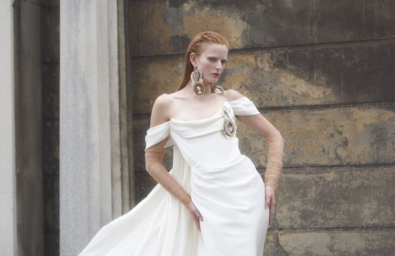 Γιατί τα νυφικά-κορσέδες είναι τόσο δημοφιλή αυτή τη στιγμή;