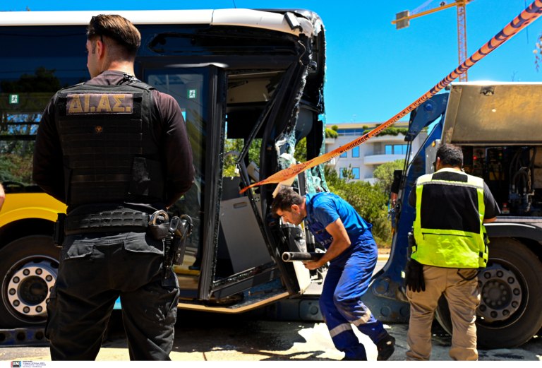 Βούλα: Νέο βίντεο από τη σοκαριστική σύγκρουση των λεωφορείων – Καταγγελίες οδηγών για τα 16ωρα στους δρόμους