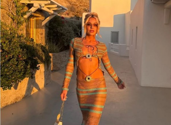 Ζόζεφιν: Η εκρηκτική παρουσία της στη Μύκονο μαγνήτισε τα βλέμματα