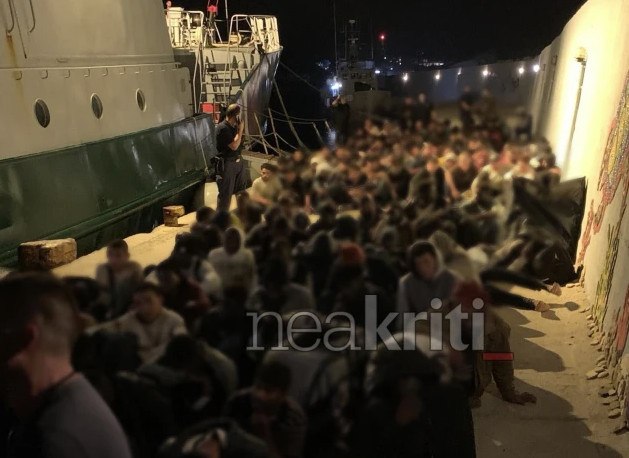 Κρήτη: Ενταση τη νύχτα στην Αγία Γαλήνη για την αποβίβαση περίπου 150 μεταναστών