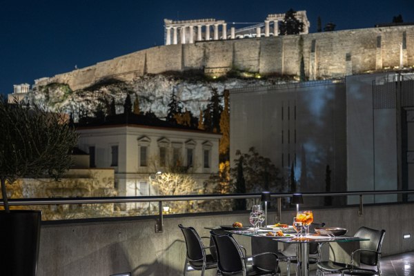 Αυγουστιάτικη Πανσέληνος στο Μουσείο Ακρόπολης: Υδάτινες διαδρομές, ξεναγήσεις, διευρημένο ωράριο