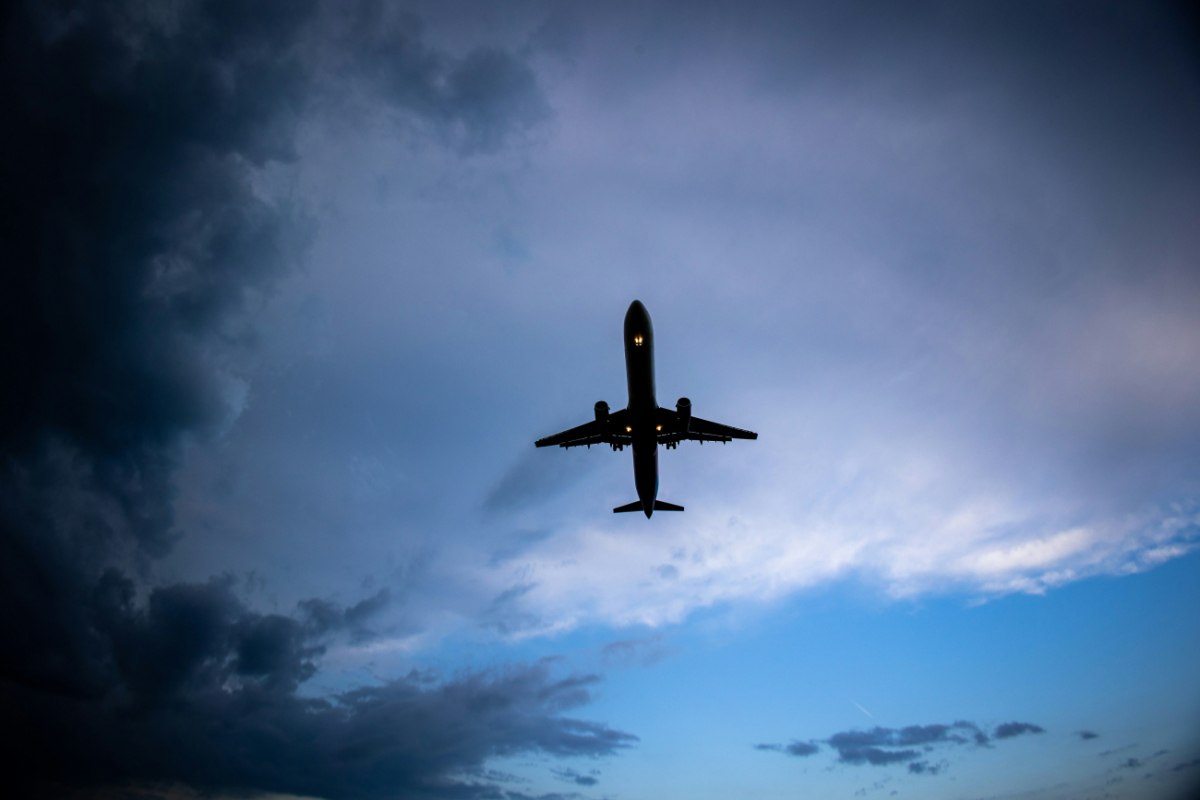 Γιατί οι αναταράξεις στα αεροπλάνα γίνονται πιο συχνές… και πιο επικίνδυνες