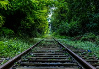 «Βράζουν» τα βαγόνια στο τρένο για Θεσσαλονίκη- Μοιράζουν νερά στους επιβάτες