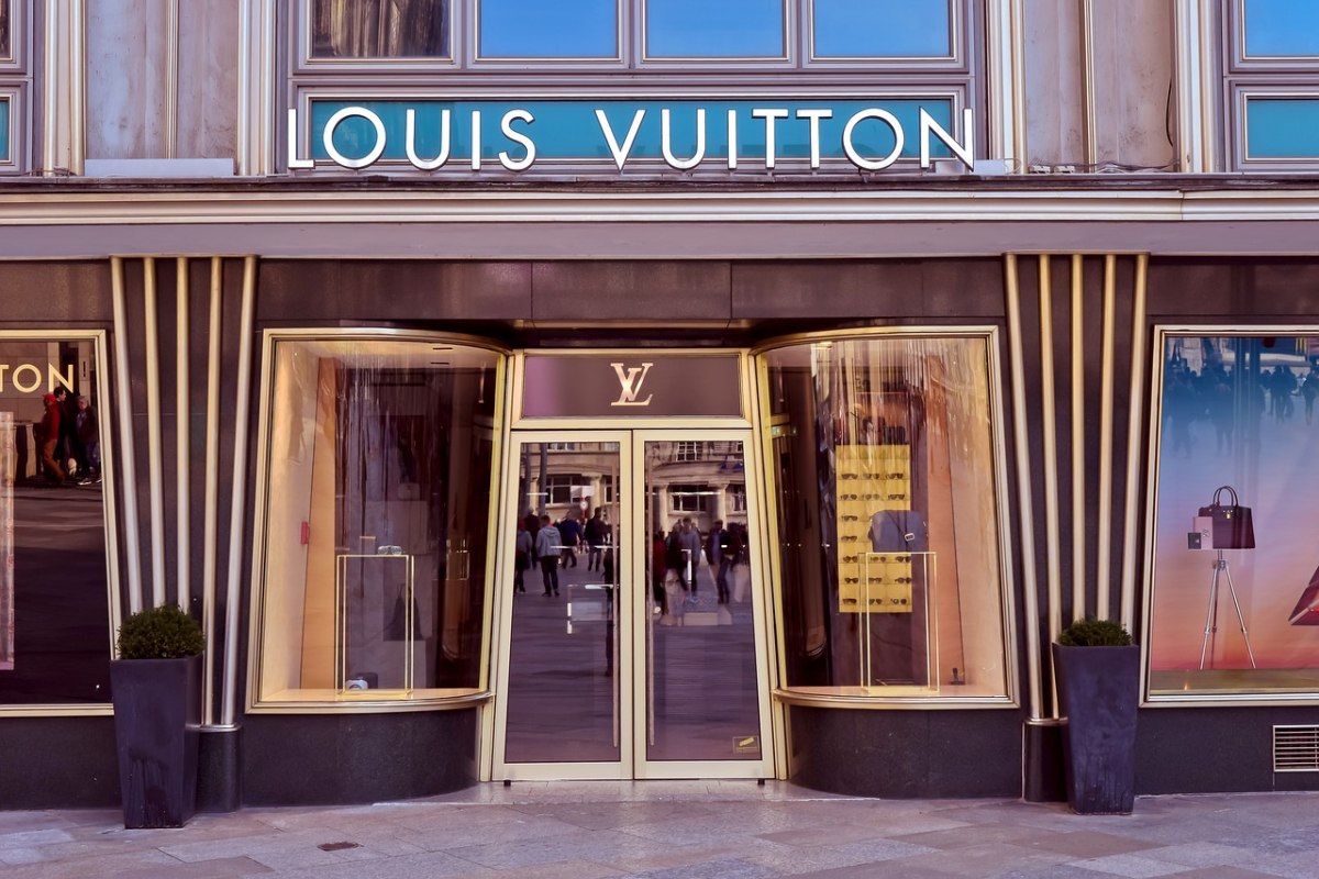 Στη φόρα δεδομένα πελατών της Louis Vuitton καθώς οι κυβερνοεπιθέσεις γίνονται μόδα