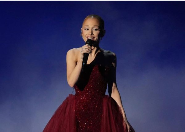 Αριάνα Γκράντε: Διαψεύδει ότι εγκαταλείπει το τραγούδι, η ανάρτηση της