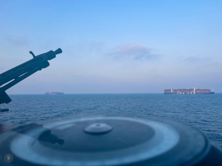 Επιχείρηση «Ασπίδες»: Σε κρίσιμη αναθεωρεί την εκτίμηση κινδύνου για πλοία στην Ερυθρά Θάλασσα