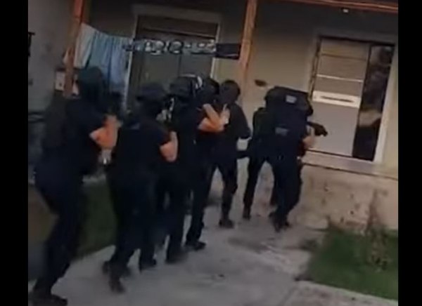 Αστυνομική επιχείρηση για την παραβατικότητα σε οικισμό στον Ασπρόπυργο – 11 συλλήψεις