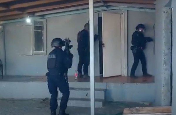 Αστυνομική επιχείρηση σε οικισμό στη Φυλή – 13 συλλήψεις