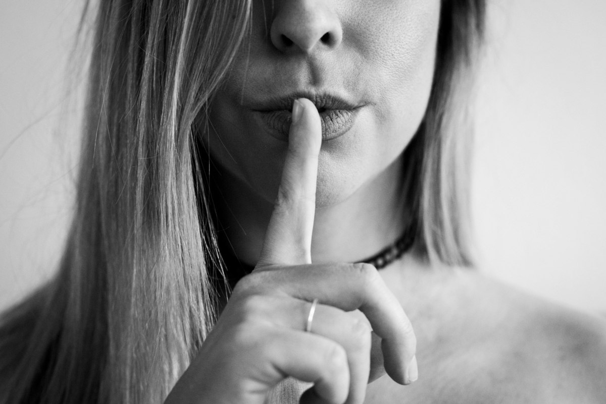 Η σιωπή είναι χρυσός: Το να μην μιλάς για λίγο δεν είναι κακό