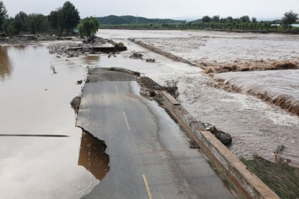 Κίνα: Τουλάχιστον 30 νεκροί στο Πεκίνο εξαιτίας σφοδρών βροχοπτώσεων – 80.000 εγκατέλειψαν τα σπίτια τους