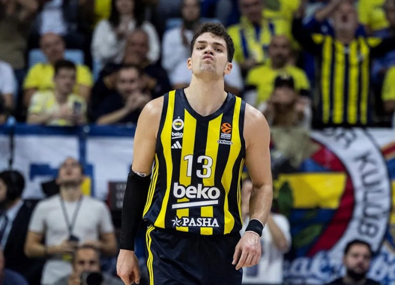 Ταρίκ Μπιμπέροβιτς: Ανανέωσε με τη Φενέρμπάχτσε και πάει να «κλείσει» δεκαετία