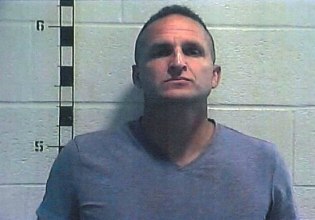 ΗΠΑ: Σχεδόν 3 χρόνια φυλάκισης σε λευκό αστυνομικό για τον φόνο της αφροαμερικανίδας Μπριόνα Τέιλορ