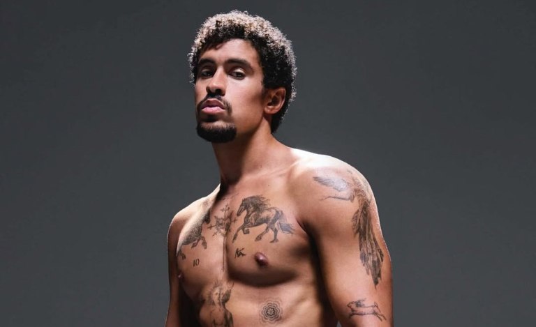 Ο Bad Bunny μπήκε στη λίστα με τους «πιο hot άντρες όλων των εποχών» μαζί με τον Tupac και άλλους