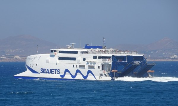 Η SEAJETS αναστατώνει τη Μήλο και εξοργίζει τους κατοίκους του Αδάμαντα