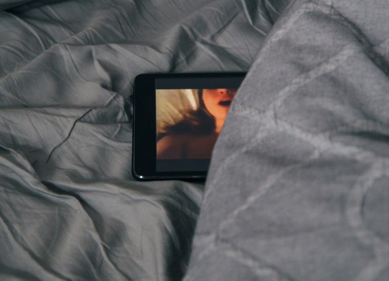 Από τη σάρκα στο pixel: Η Σουηδία ρυθμίζει το ψηφιακό σεξ