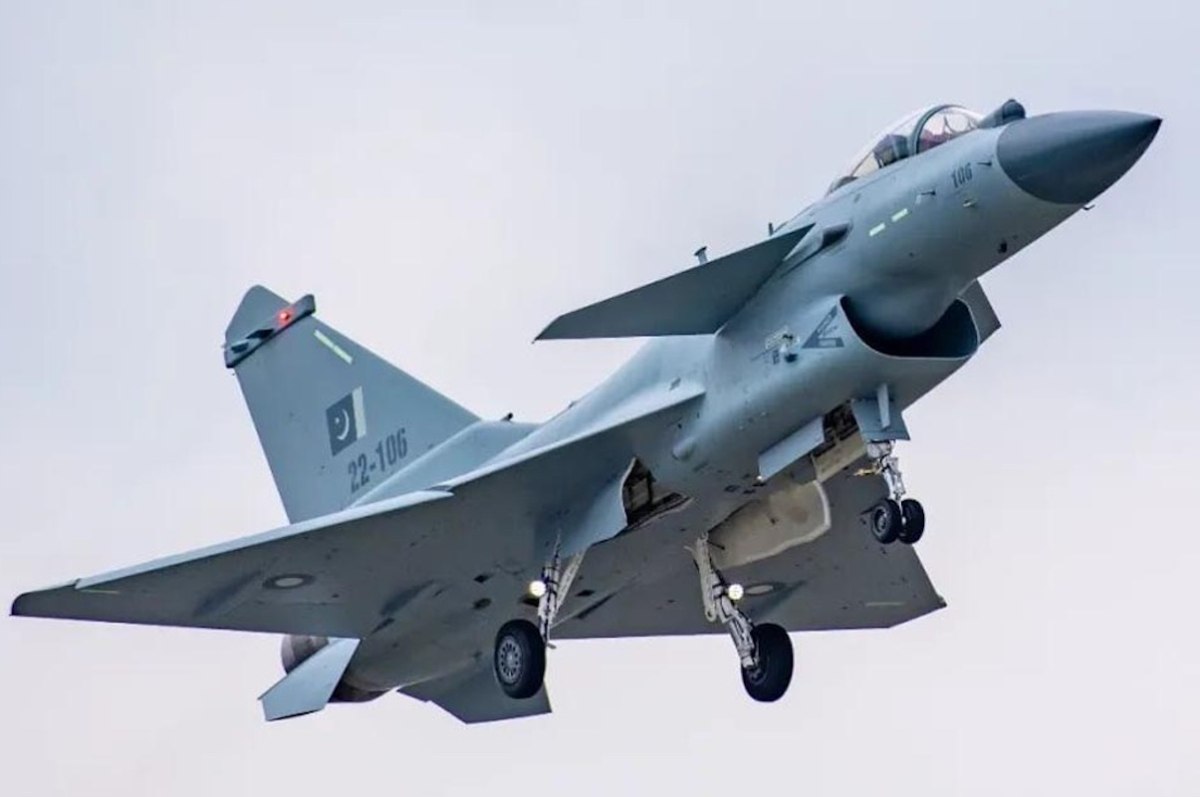 Το Ιράν εξετάζει την προμήθεια μαχητικών αεροσκαφών από την Κίνα