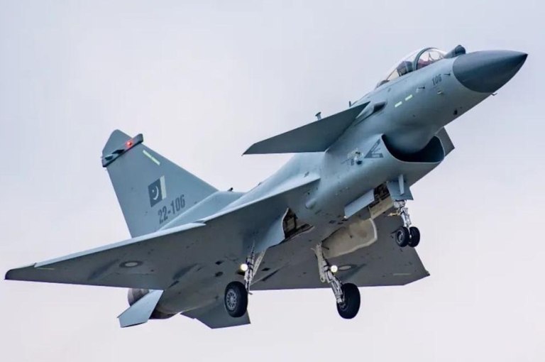 Το Ιράν εξετάζει την προμήθεια μαχητικών αεροσκαφών από την Κίνα