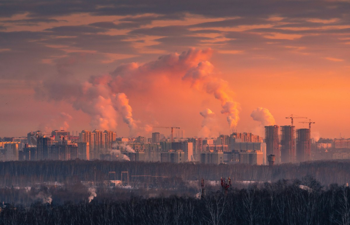 «Μας κρατούν εξαρτημένους από τα ορυκτά»: Μπορούμε να διαπραγματευτούμε με αυταρχικά καθεστώτα για την κλιματική κρίση;