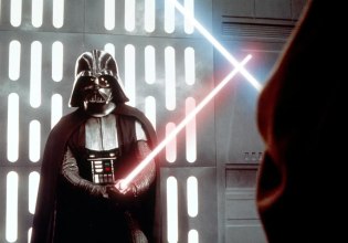 Luke, I am your father: Το φωτόσπαθο του Νταρθ Βέιντερ από το Star Wars του 1977 βγαίνει στο «σφυρί»