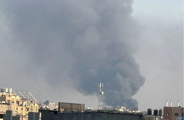 Γάζα: Επίθεση του Ισραήλ σε εργαζόμενους και υποδομές του ΠΟΥ – «Τους πέρασαν χειροπέδες και τους έγδυσαν»