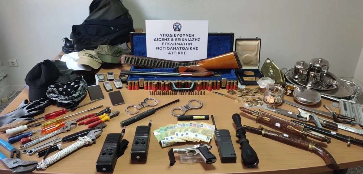 Συνελήφθησαν δύο διαρρήκτες που είχαν αρπάξει 242.000 ευρώ και 20 χρυσές λίρες από οικία στη Γλυφάδα