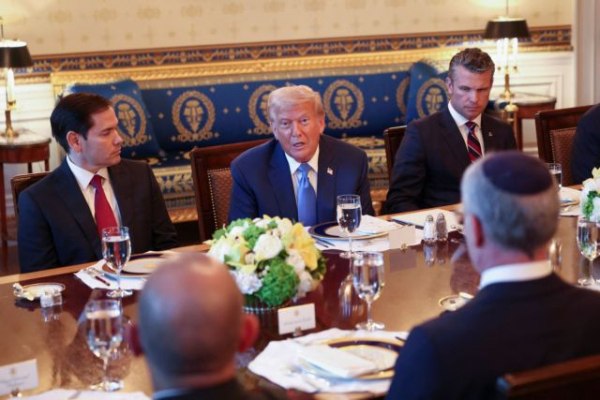 Ο Τραμπ ελπίζει ότι τελείωσε ο πόλεμος του Ισραήλ με το Ιράν – «Θα μου άρεσε» να άρω τις κυρώσεις