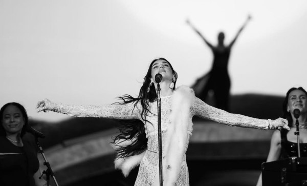 Ντούα Λίπα: «Έκλεισε» την ευρωπαϊκή περιοδεία της στο Δουβλίνο τραγουδώντας Σινέντ Ο’ Κόνορ