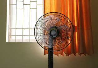 Καύσωνας: «Καμίνια» τα διαμερίσματα στην Ελλάδα – Αποκαλυπτική έρευνα της Greenpeace